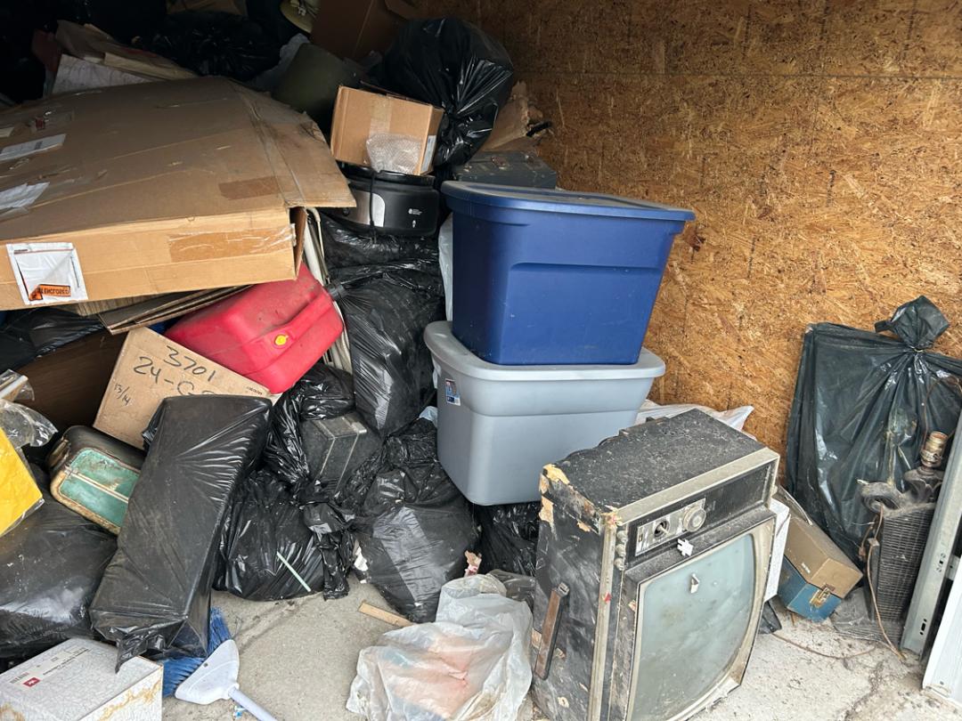 Storage Unit Auction in Hubbard, OH at Dove Storage Hubbard ends on